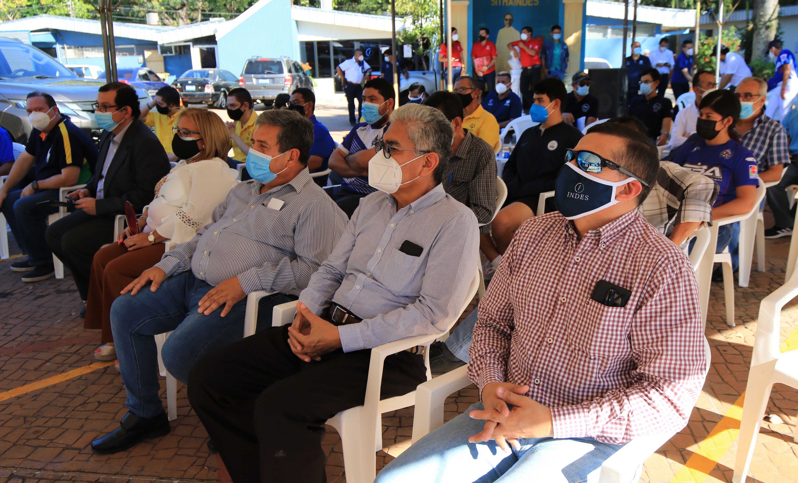 Las tiendas Va&Ven y el CAI establecen alianza a favor del fútbol nacional