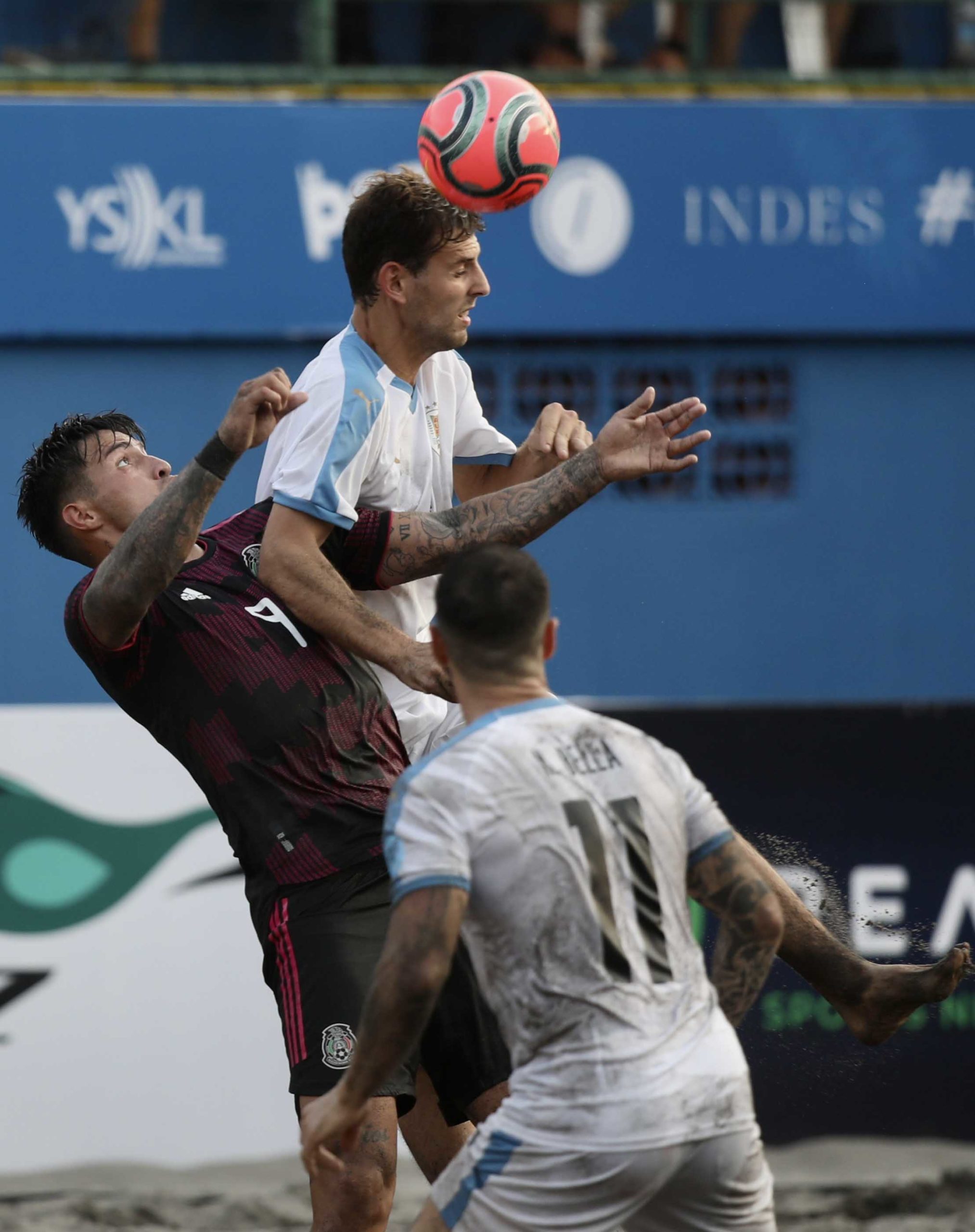 México destacó la actitud y Uruguay espera reaccionar ante El