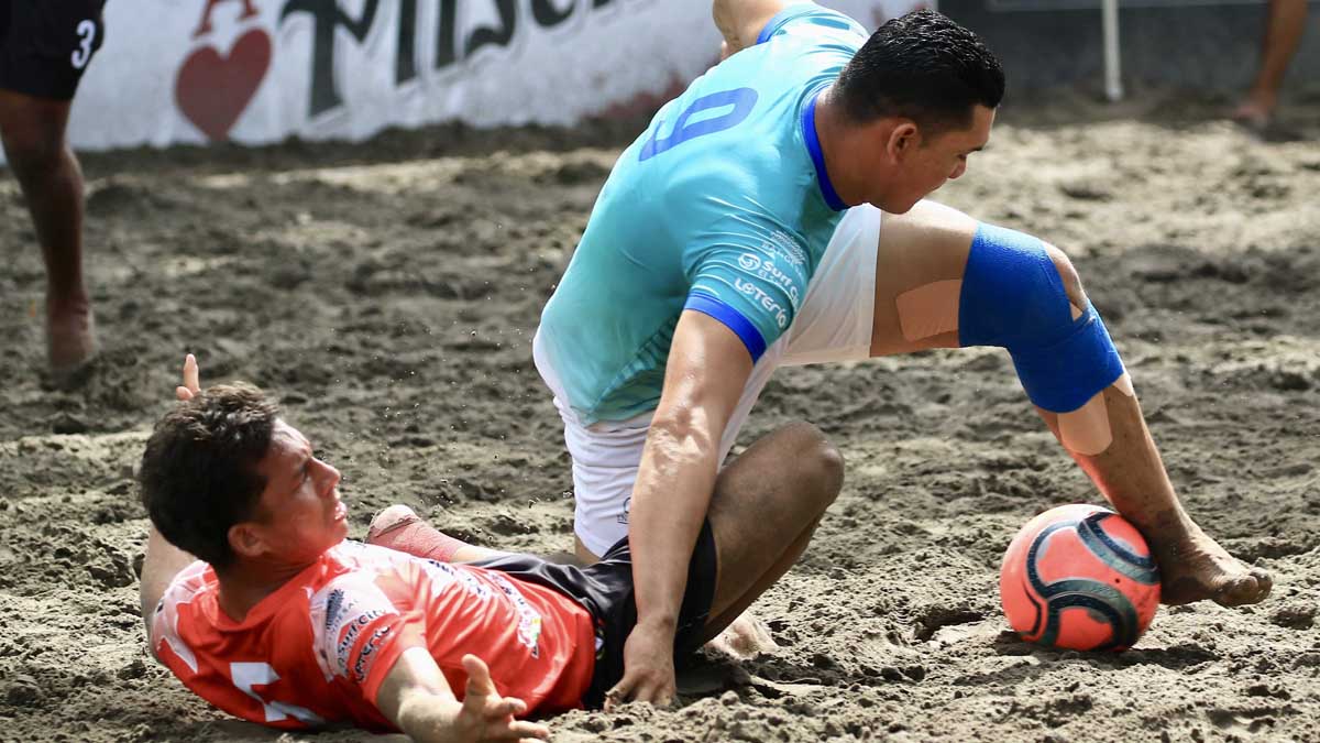 Rubén Batres regresó con gol a la Liga de Fútbol Playa