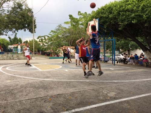 Comenzó el intermunicipal de baloncesto en Rosario de La Paz