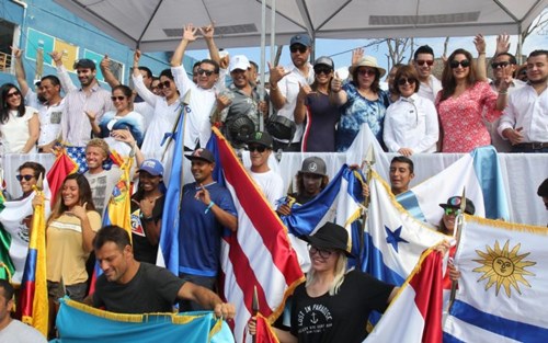 Las estrellas latinoamericanas del surf ya surcan las olas de El Tunco