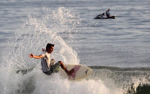 Cuatro juveniles salvadoreños sacan pecho en el Surf City ALAS Latin Pro 2019