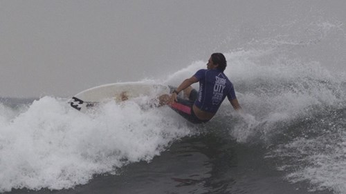 Pérez, Miranda y Ortiz siguen vivos en el Surf City ALAS Latin Pro