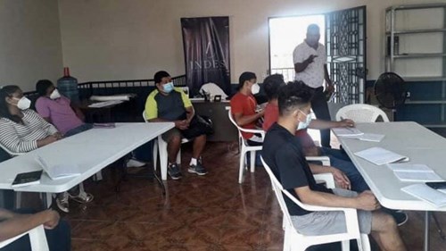 Curso presencial y planificación de baloncesto estudiantil en La Paz