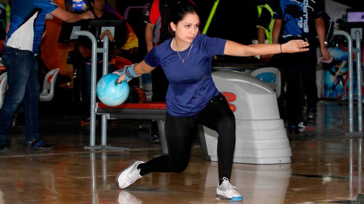 Quintanilla y Hernández lideran el campeonato nacional de bowling