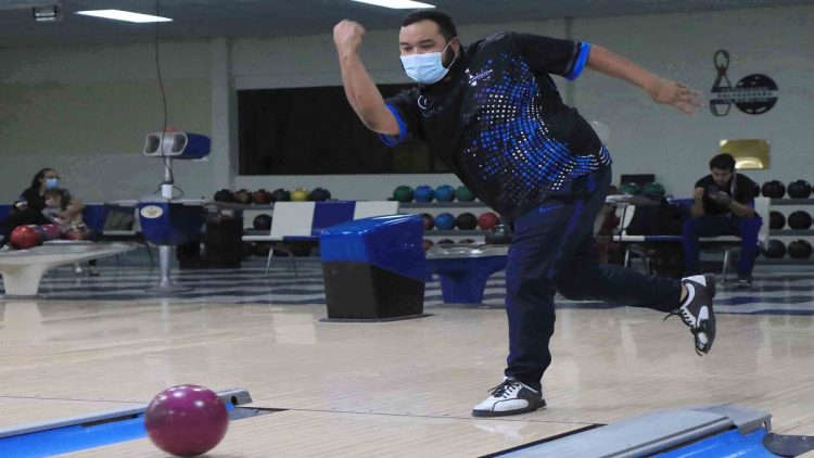 Mejía y Morales son los monarcas del Campeonato Nacional de Parejas con Handicap 2021 de Bowling