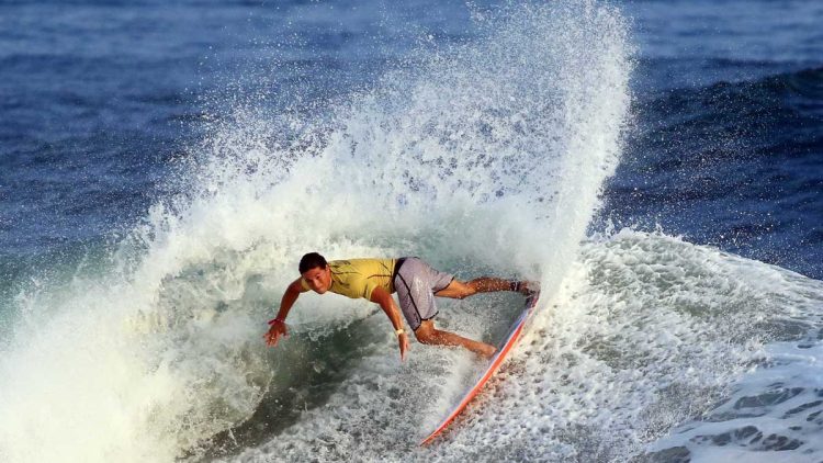 Arenívar el primer salvadoreño eliminado del Surf City El Salvador ISA World Surfing Games 2021