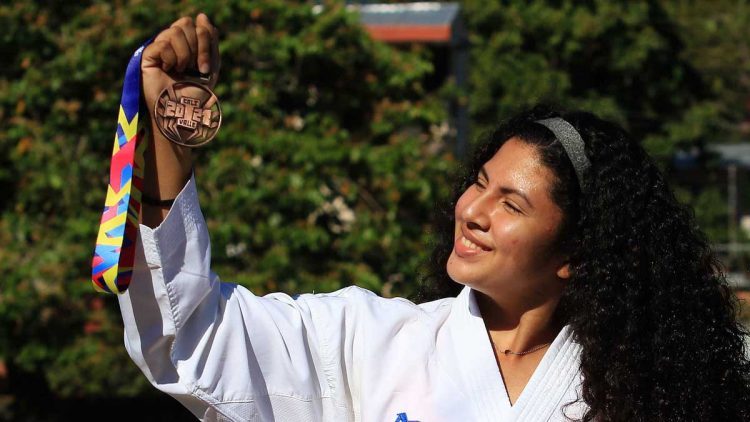 Andrea Ruiz, entre el karate do y las letras