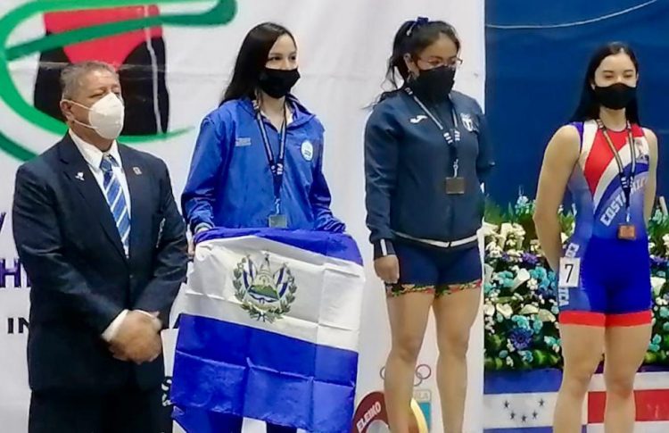 Victoria Grenni gana plata en Campeonato Centroamericano de Pesas