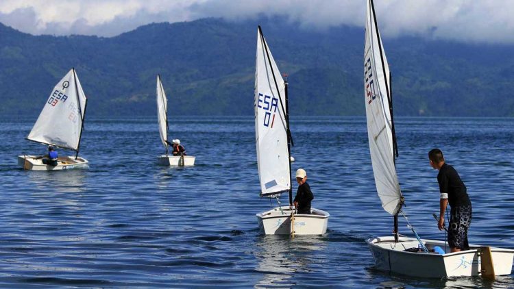 Fesavela realizó regatas en conmemoración al Día del Lago de Ilopango
