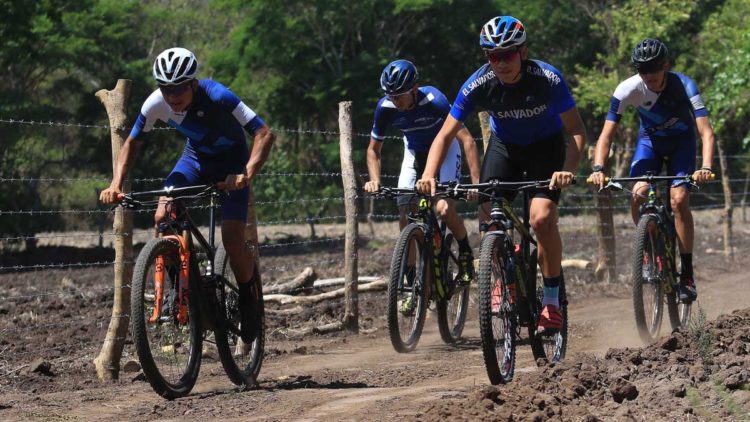 Ciclistas salvadoreños viajan a evento UCI MTB