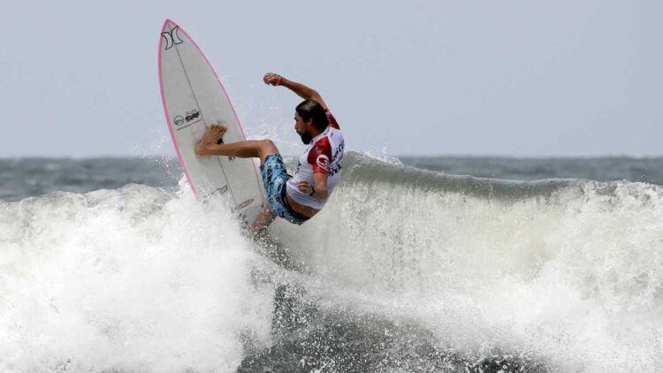 Bryan Pérez avanzó en el Panamericano de surf